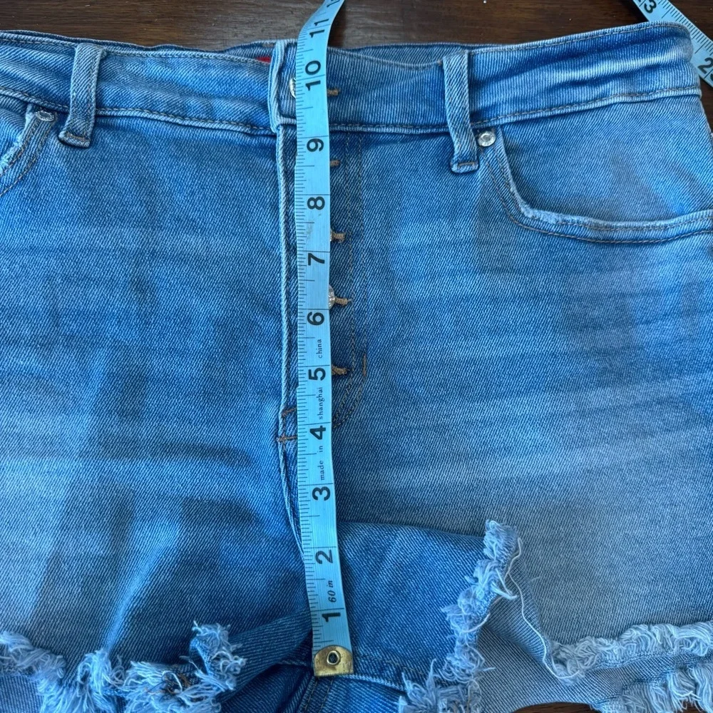 GUESS Women's Shorts 31 Blue Denim Emma Bottom Frayed Eds Button Fly Light Wash